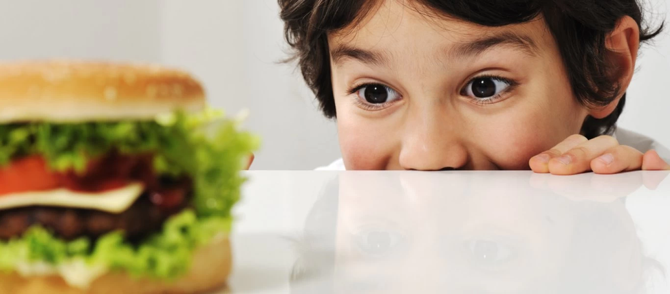 Πώς βοηθάμε τα υπέρβαρα παιδιά να χάσουν βάρος;